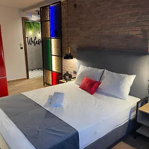 https://valaoritou-3-luxury-rooms.hotelschalkidiki.net